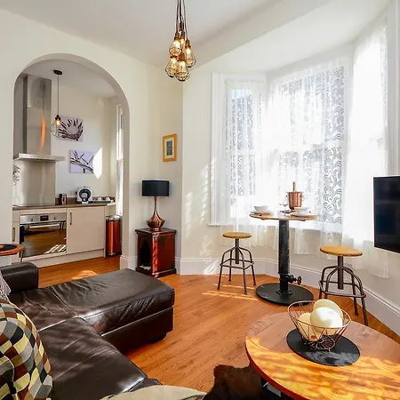 Apartment Flat 1 Blue Bridge Court