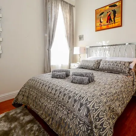 Apartment Flat 1 Blue Bridge Court *